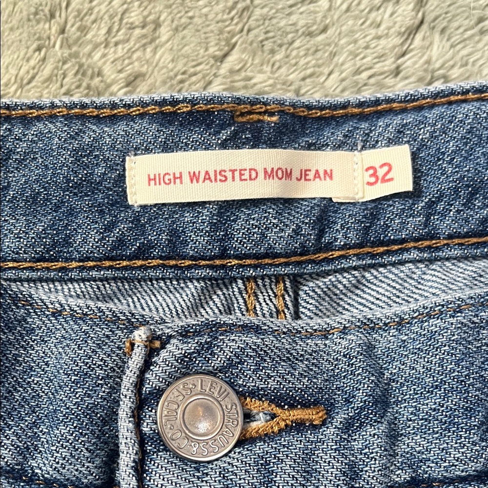 Levi’s High Waisted Mom Jeans - Picture 2 of 7